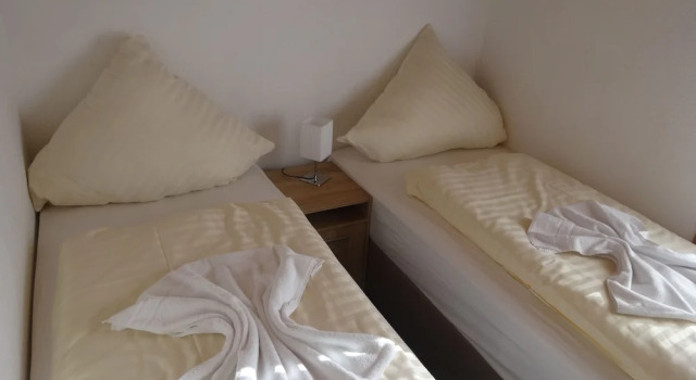 Kleines Ferienhaus, Varaa Hotelli Berliini Saksa