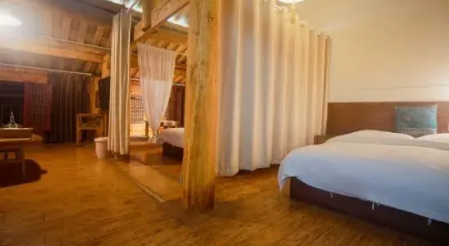 Двухместный люкс с видом на улицу BuYueju Peacock Inn