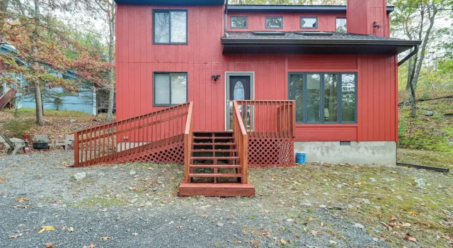 Коттедж Fire Pit & Gas Grill: Charming Poconos Abode!