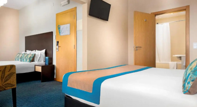 Четырёхместный номер Standard Hotel DAH - Dom Afonso Henriques