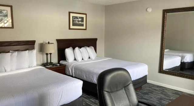 Четырёхместный номер Standard Park Lane Motel