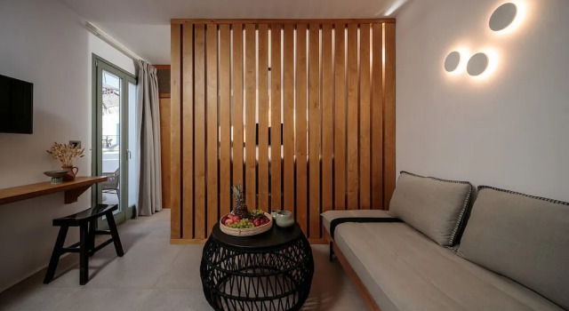 Люкс с балконом "Makava Suites" Your Luxe Urban Sanctuary