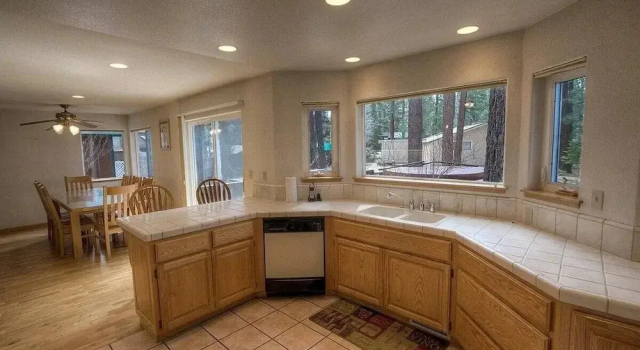 South Lake Tahoe - 4 BR Home Gas BBQ - LTA 8110
