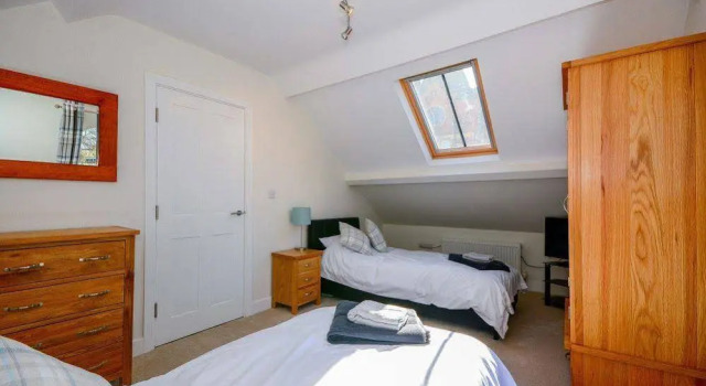 Flat 7 Bluebridge Court