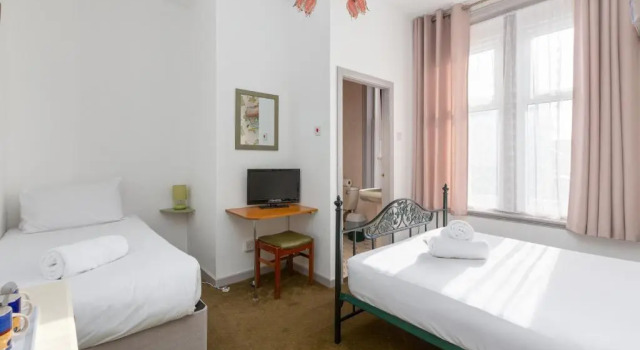 Номер Standard The Sandringham Court Hotel & Apartment-All Groups Welcome Here