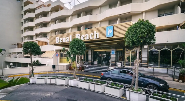 Benal Beach 121 - Modern First Line Beach 2BR Apartment in Benal Beach Resort., Забронировать Апартаменты/квартира Отели Бенальмадена с парковкой, рядом с Playa de Torrebermeja, Парковка