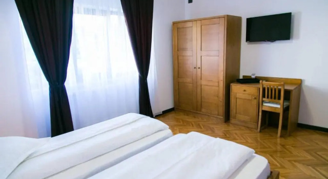 White House, Rezervovat Hotel Fagaraš 