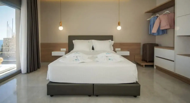 Люкс Luxury Цокольный этаж Aquamarine Luxury Suites - Stegna - Beachfront, Jacuzzi , Smart Home, Great View