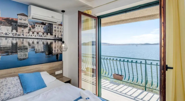 Студия с балконом и с видом на море Apartments G