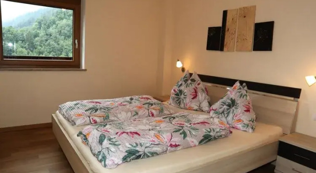 Cosy apartment in the middle of the largest wildlife park in South Tyrol