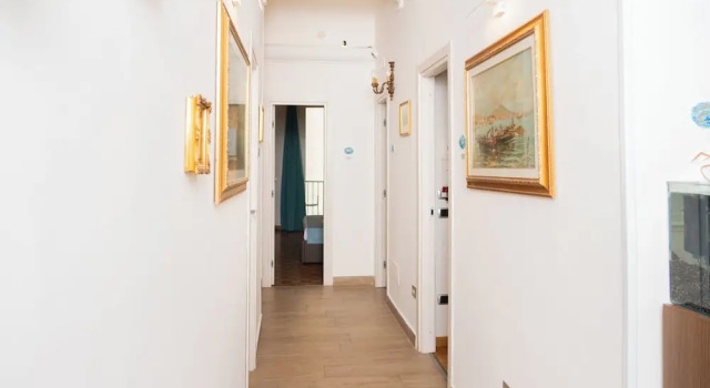 Suite Cervantes, Забронировать Отель Отели Неаполя с парковкой, рядом с Кафедральный собор Неаполя, Парковка