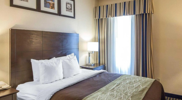 Двухместный номер Standard Quality Inn Tulsa-Downtown West