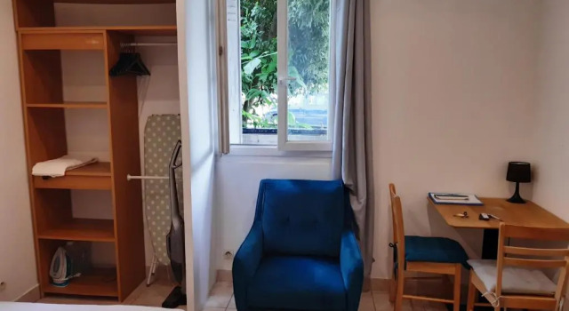 Appartement AAD1 Clamart 200 m du Tramway T6 st pavé blc avec cuisine séparée