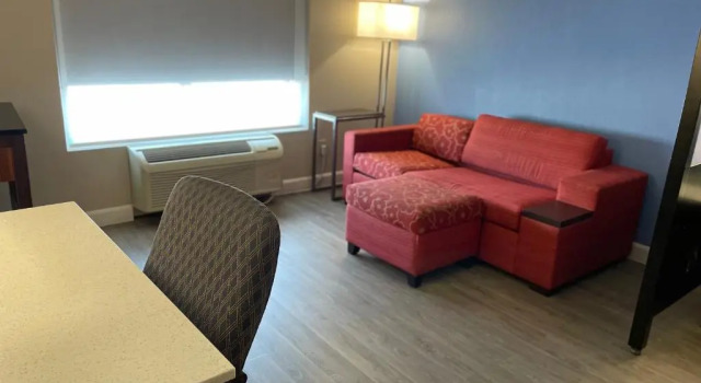 Suite Days Inn Atlanta Airport South