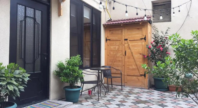 Terrace On Griboyedov 37, Забронировать Отель Тбилиси Регион Тбилиси, рядом с Концертный зал Тбилиси