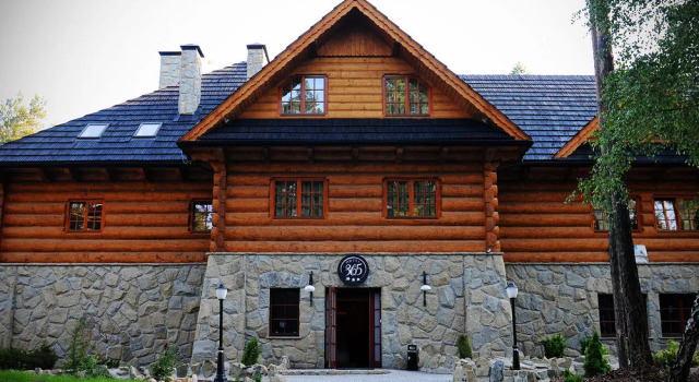 Hotel 365