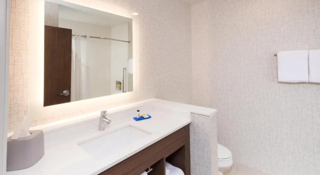 Четырёхместный номер Standard Holiday Inn Express & Suites - Gaylord by IHG