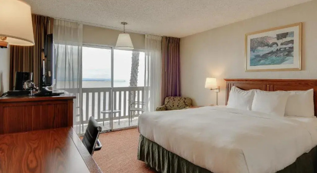 Номер Standard с балконом Vagabond Inn Executive San Francisco Airport