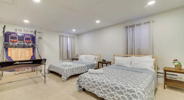 Hot Tub, Fire Pit & Game Room: Tobyhanna Home!, Buchen Sie Ferienhaus Tobyhanna 