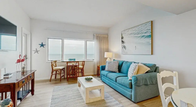 Номер Standard Clean & Cozy Home With Oceanfront Views, Shared Pool, Free Wifi, Central AC