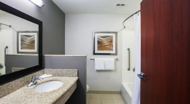 Двухместный номер Standard Courtyard by Marriott Tulsa Woodland Hills