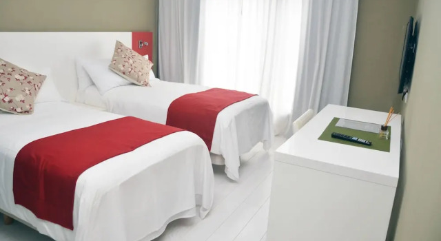 Magno Suites, Book Hotel Hoteller i Malabo med pool, Swimmingpool