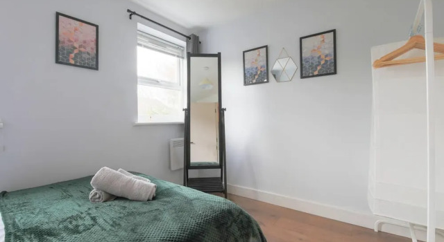 2-bed Apartment in Central Cardiff With Parking