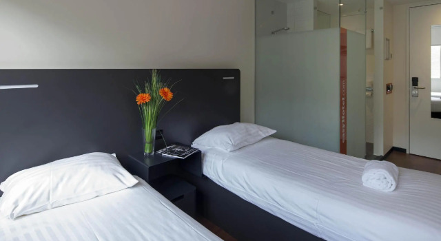 Двухместный номер Standard easyHotel The Hague City Centre