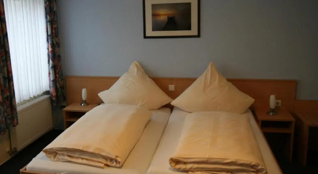 Трёхместный номер Standard Hotel Restaurant Zum Jägerheim mit Innenpool