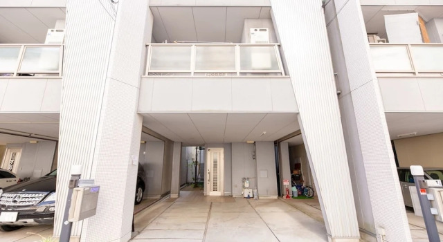 Station & White Osaka station 4BR luxury house, Забронировать Дом для отпуска Коттеджи Осаки, рядом с Торговый центр Grand Front Osaka, Коттедж