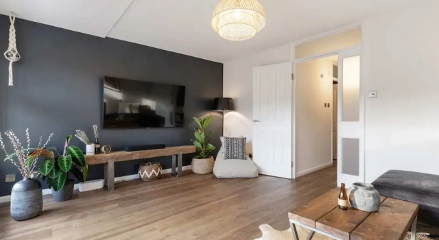 Designer 3 Bed House With Spacious Interior in Haggerston, Забронировать Дом для отпуска Коттеджи Большого Лондона, Коттедж