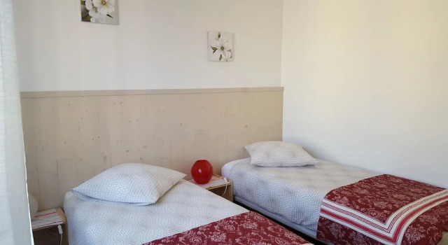 Les Gîtes de Nathalie: Corneille et Rivals, Rezerwuj Hotel Hotele 3-gwiazdkowe w Aude, 3*