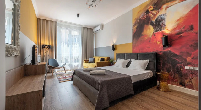 Luxury & Unique-Top Center Apt. - 3BDR