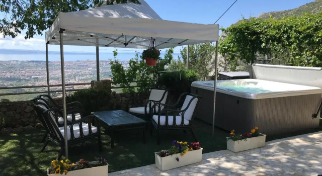 Relax House