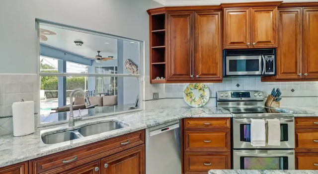 Коттедж 9151 Kings Cove Ct