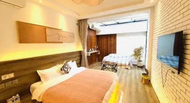 Кровать в общем номере Suyan Homestay · The Blaze Retreat