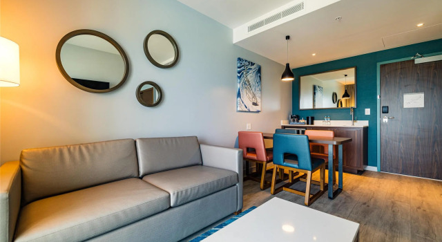 Люкс Embassy Suites By Hilton Aruba Beach Resort
