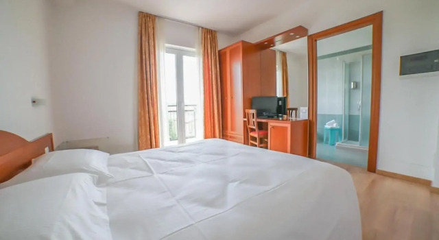 Hotel Nuova Barcaccia, Забронировать Отель Пескьера-дель-Гарда Garda Veneto