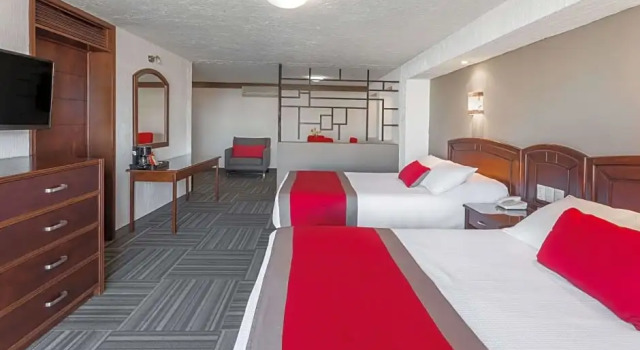 Номер Luxury Ramada Plaza by Wyndham Leon
