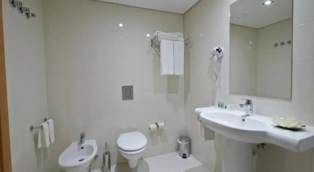 Трёхместный номер Hotel Azinheira by RIDAN Hotels