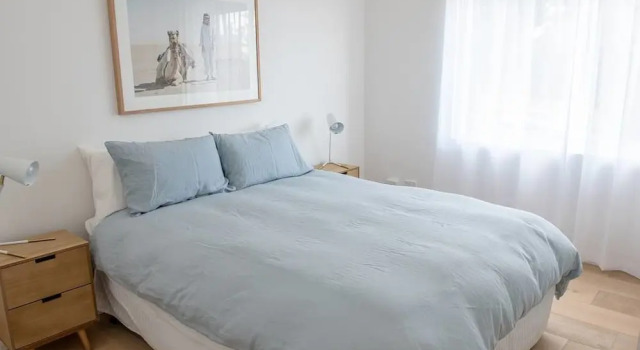 Коттедж с 3 комнатами с балконом и рядом с пляжем Tamarama Ocean Views H397