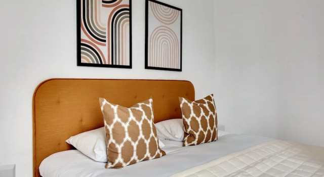 Constantin - Chic 2-bdr Apt With Balcony