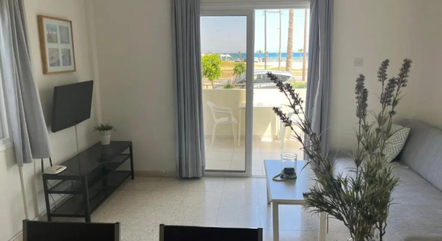 Апартаменты Цокольный этаж c 1 комнатой Themis Beach Apartments