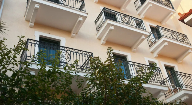Artemis Kallisti, Book Hotel Amfissa Fokida