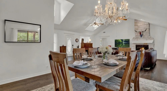 Luxury Haus - Great Backyard, Firepit, Bocce Ball!