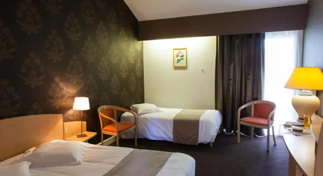 Четырёхместный номер Standard Le relais fleuri, Hôtel et restaurant Logis - Avallon