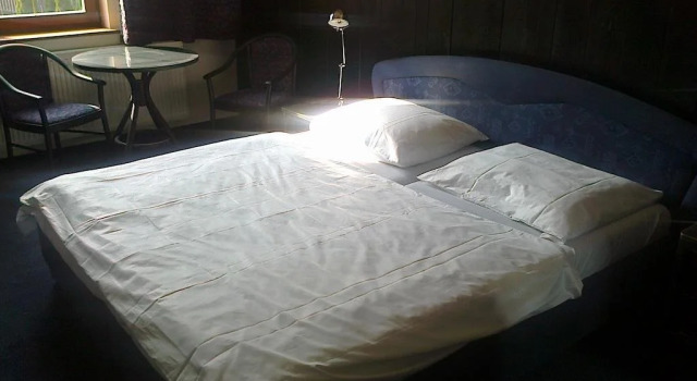 Hotel Chicago, Забронировать Отель Отели Czech central mountains 3 звезды, 3*