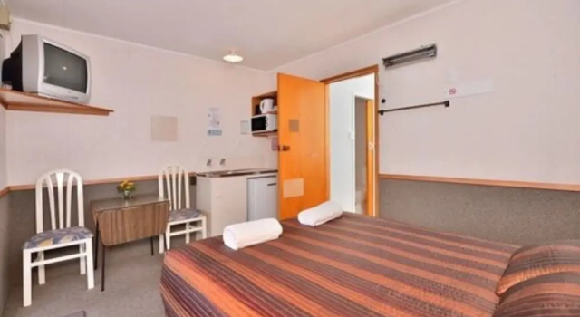 Cabin Deluxe Auckland Northshore Motels & Holiday Park