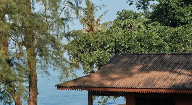 Бунгало с балконом и рядом с пляжем The Boathouse Pulau Tioman