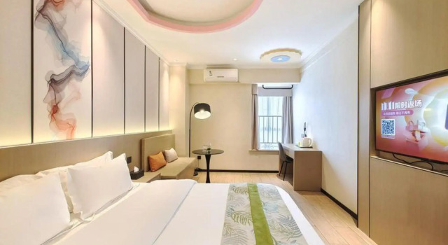 Crystal Hotel (Chengdu Xihua University)